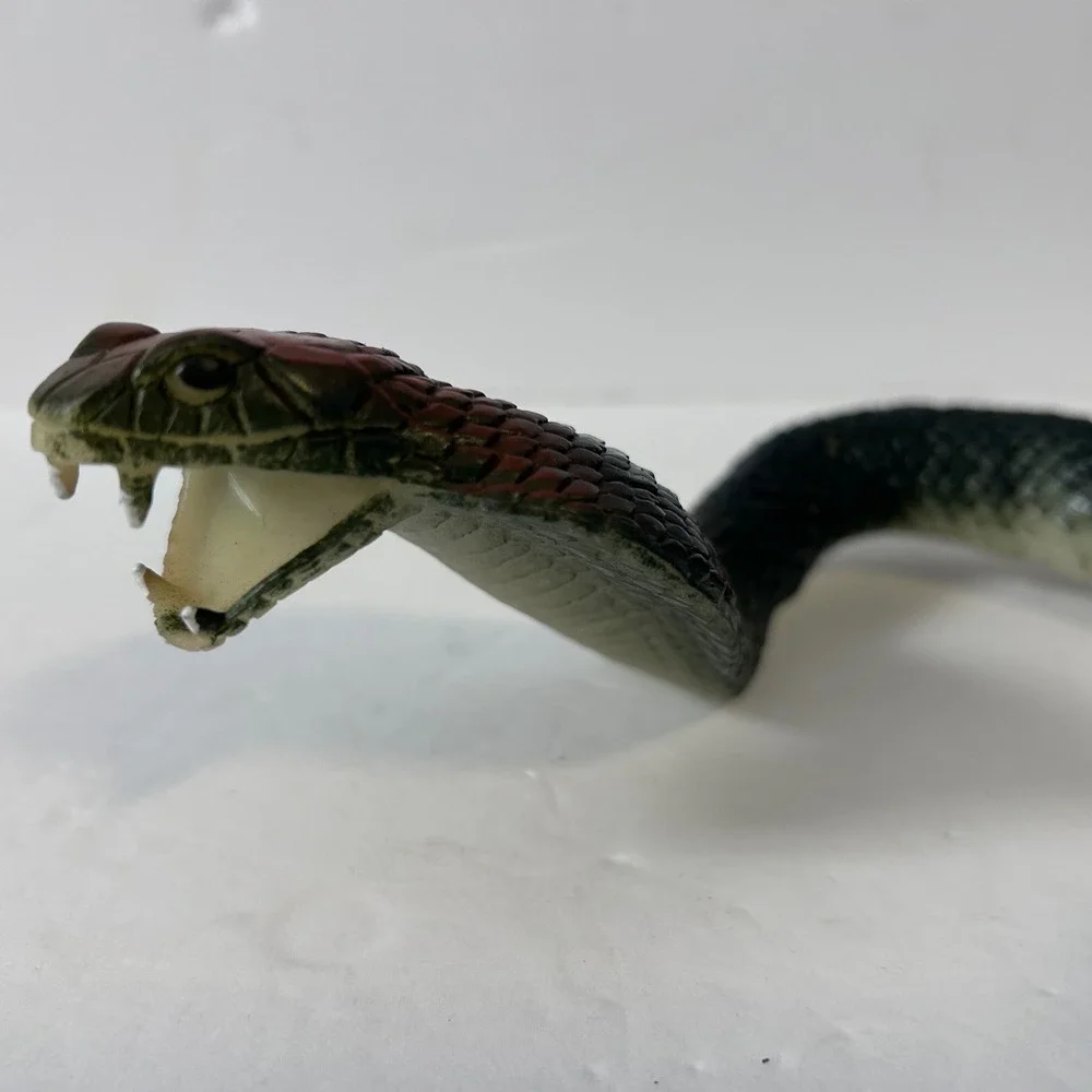 Realistic Rubber King Cobra Snake Toy 38 Inch Halloween Prop Garden Deterrent
